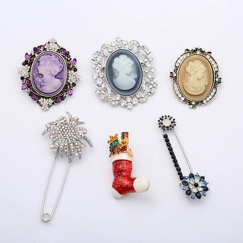 Spilla Cammeo Vintage da Donna con Strass e Smalto Calza di Natale Fiore Spilla di Sicurezza Accessorio Moda Gioielli Regalo