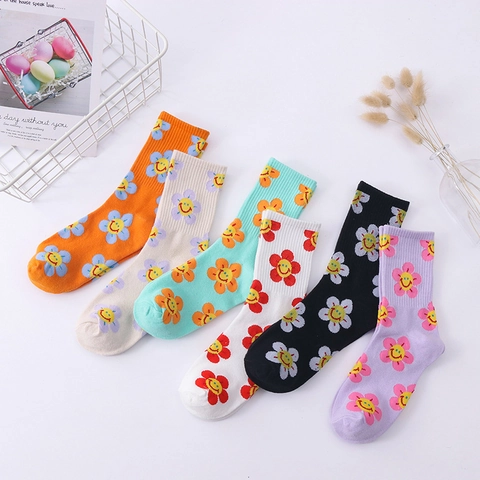 Women's Korean Style Cotton Mid-Calf Socks Cute Smile Sun Flower Pattern Casual Breathable High Tube Knitted Socks Daily Wear Accessory