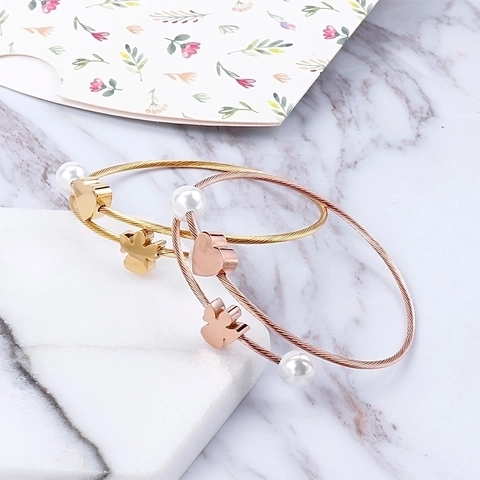 Bracciale Rigido In Acciaio Inossidabile Da Donna Con Perla Artificial Di Conchiglia Cuore E Angelo Ciondolo Doppio Strato Gioielli