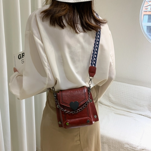 Retro PU Leather Crossbody Bag Heart Buckle Small Square Shoulder Bag Patterned Wide Strap Chain Decoration Women