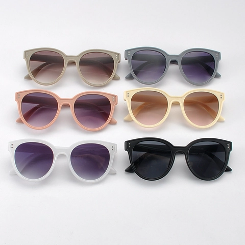Lunettes De Soleil Rondes Mode PC Monture Complète Protection UV400 Pour Extérieur Conduite Voyage Unisexe Branches Gaufrées