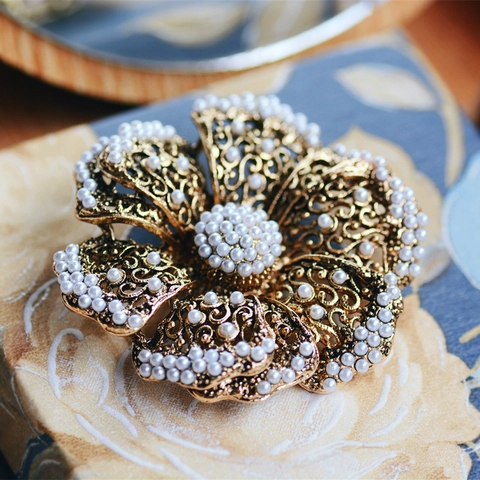 Vintage Brosche Legierung Blume Für Damen Antikgold Silbern Künstliche Perle Barock Floral Anstecknadel Kleid Accessoire