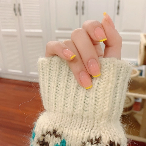 Faux Ongles À Presser French Tip Base Rose Nude Bord Jaune Brillant Carré Ovale Ongles Artificiels Pour Femmes Quotidien