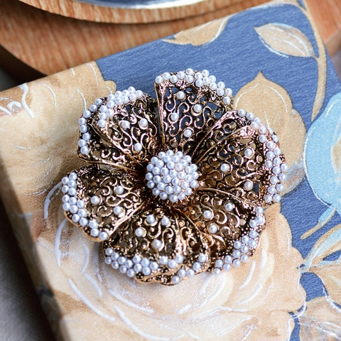Vintage Brosche Legierung Blume Für Damen Antikgold Silbern Künstliche Perle Barock Floral Anstecknadel Kleid Accessoire