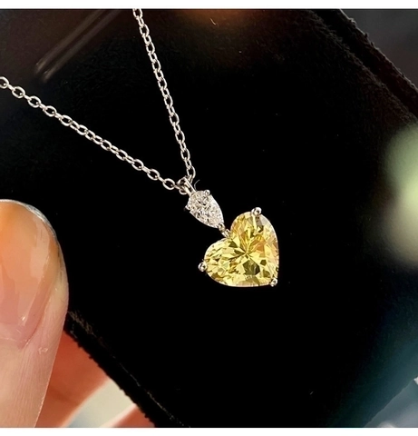 Women Copper Heart Pendant Necklace With Rhinestone Minimalist Light Luxury Heart Shaped Yellow Pink White Gemstone Necklace