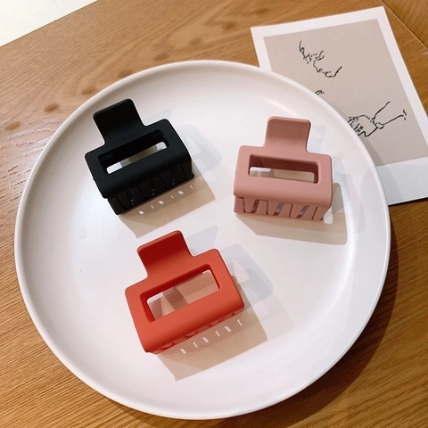 Frosted Square Hair Claw Clip Matte Plastic Hollow Design Geometric Nonslip Hair Catch Barrette Korean Style Accessory