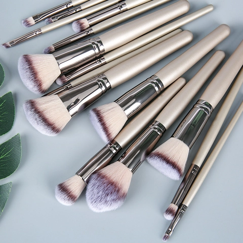 Makeup Brushes Wood Handle Synthetic Fiber Bristles Professional Face Eye Beauty Tools Champagne Gold
