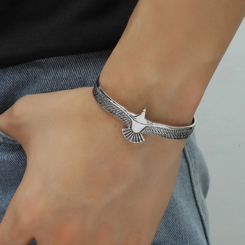 Brazalete Abierto de Aleación de Águila Retro Diseño de Pluma Plata Antigua Brazalete de Puño Ajustable Joyería Punk Gótica Unisex