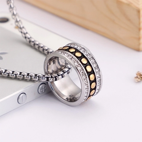 Anillo de Banda Ancha de Acero Inoxidable Punk para Unisex con Incrustación de Circonia Decoración de Remaches Dorados Joyería de Moda