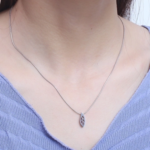 Gioielli In Acciaio Inossidabile Con Collana Pendente Foglia Traforata E Orecchini A Lobo Catena Serpente Elegante Donna