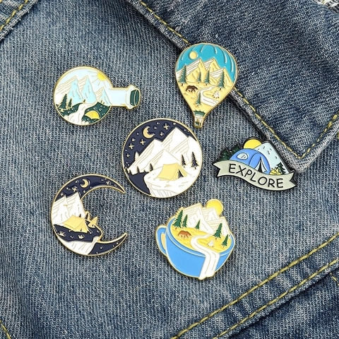 Spilla in Smalto per Campeggio all'Aperto Lega Montagna Tenda Mongolfiera Badge Explore per Decorazione Zaino Abbigliamento Unisex