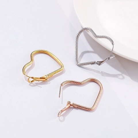 Pendientes de Aro Corazón de Acero de Titanio Textura Retorcida Corazón Hueco para Mujer Joyería Regalo Dulce
