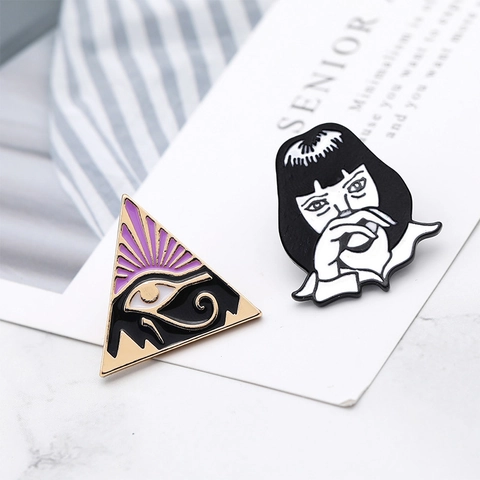 Mode Emaille Brosche Pin Legierung Auge Des Horus Dreieck Geometrische Charakter Abzeichen Dekor Für Kleidung Rucksack