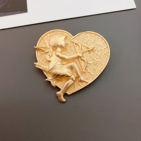 Vintage Barock Relief Brosche Anstecknadel Legierung Mattgold Cupid Engel Mond Stern Wahrzeichen Eiffelturm