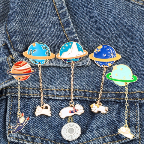 Spilla Pin Smalto Pianeta Spazio Lega Catena Lunga Astronauta Animali Charms Accessori Decorativi Giacca Di Jeans Regalo