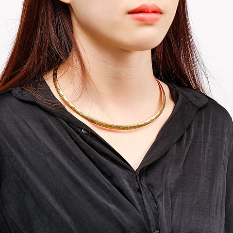 Collier Choker Minimaliste En Acier Inoxydable Gravé De Croix Pour Femmes Bijoux Gothiques Punk Chaîne À Maillons Plats