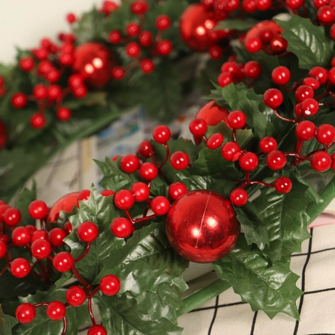 Künstlicher Weihnachtskranz Mit Grünen Blättern Roten Beeren Bällen Für Tür Wand Fenster Hängende Festliche Haus Dekoration