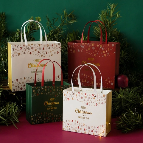 Weihnachtsgeschenktüten Karton Tragetaschen Goldstempel Frohe Weihnachten Muster Feiertagsverpackung Für Schal Kleidung Faltbar