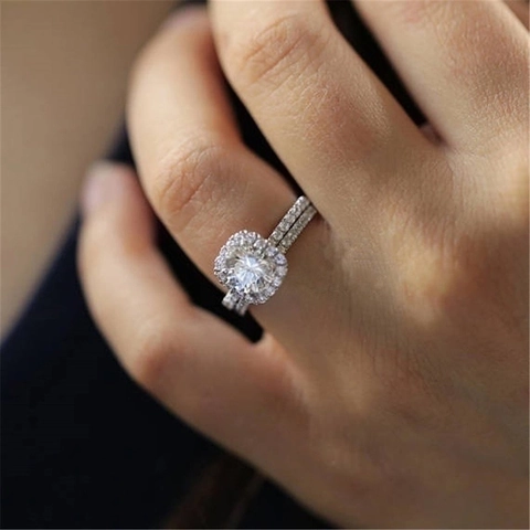 Luxury Round Halo Alloy Rhinestone Engagement Ring And Wedding Band For Women Fashion Bridal Jewelry