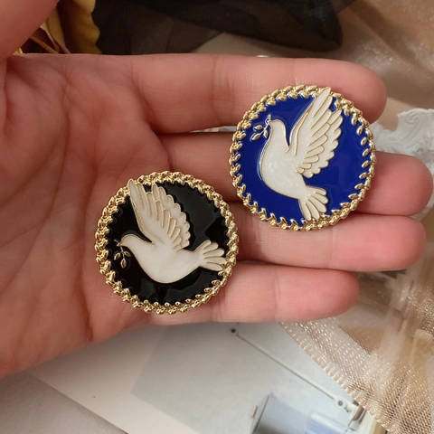Vintage Round Peace Dove Enamel Brooch Gold Plated Alloy Olive Branch Lapel Pin Retro Jewelry Accessory Gift For Women
