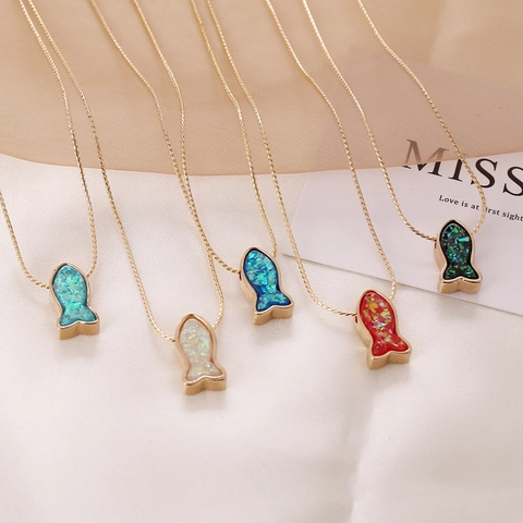 Alloy Fish Pendant Necklace Colorful Shimmering Inlay Fashion Clavicle Chain Jewelry For Women Elegant