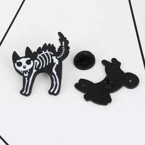 Skelett Tier Emaille Brosche Pin Legierung Cartoon Punk Dark Style Katze Hund Vogel Kaninchen Knochen Halloween Schmuck Dekoration
