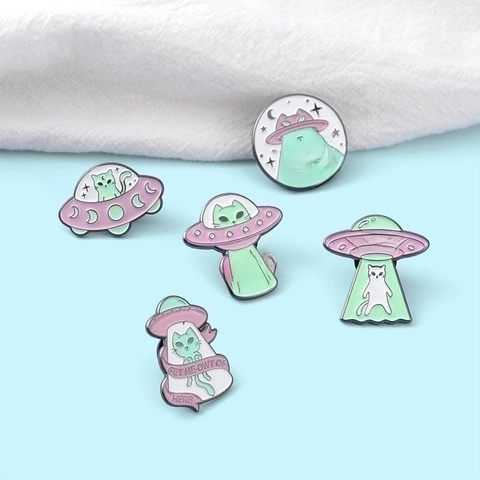 Divertido Broche de Esmalte de Gato UFO Dibujos Animados Gatito Espacial de Aleación Pin de Solapa para Chaqueta Mochila