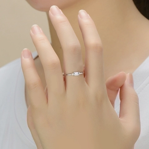 925 Sterlingsilber Ring Rechteckiger Smaragdschliff Zirkonia Minimalistisches Elegantes Drei Steine Band Für Damen
