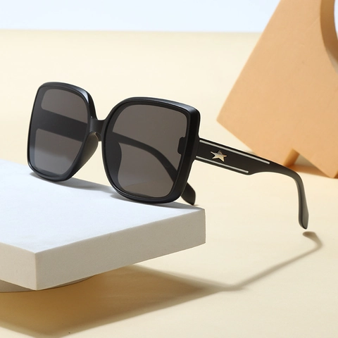 Square Sunglasses For Women Fashion Retro Oversized Large Frame Star Decor UV400 Protection Gradient Lens Outdoor