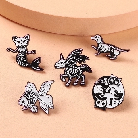 Spille Animali Scheletro Lega Smalto Pin Halloween Stile Gotico Gatto Cane Unicorno Pesce Rosso Nero Bianco Gioielli