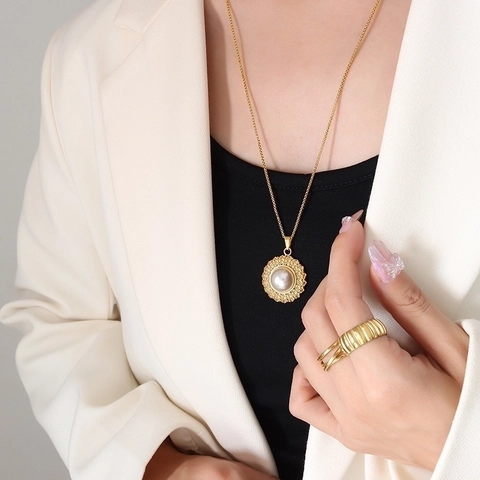 Vintage Französischer Schmuck Für Frauen Titanstahl 18K Vergoldet Hohl Rund Anhänger Halskette Und Imitation Künstliche Perlen Ohrringe