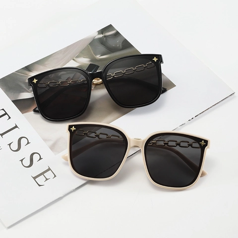 Oversized Square Sunglasses Women Retro Fashion PC Frame Metal Chain Temples UV400 Protection Star Rivet Luxury Style