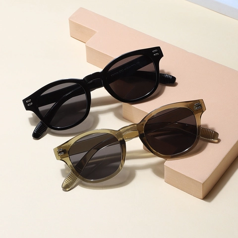 Retro Quadratischer Rahmen Sonnenbrille Für Damen Herren Mode PC Material UV400 Schutz Nieten Dekor Outdoor Reise Brillen
