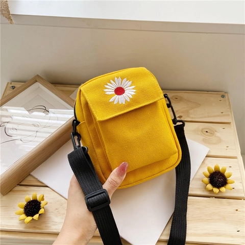 Women Canvas Crossbody Bag Daisy Embroidery Japanese Style Literary Small Shoulder Square Bag For Daily Use