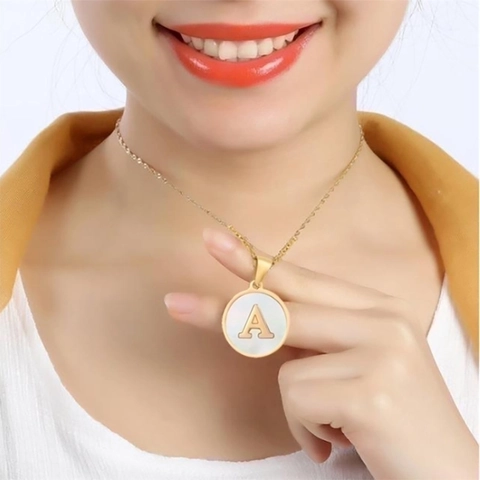 Round Initial Letter Necklace 18K Gold Plated Stainless Steel With Mother Of Artificial Pearl Shell Inlay Fashion Jewelry For Women