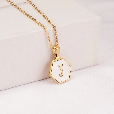 Minimalistische 304 Roestvrij Stalen 18K Vergulde Zeshoekige Natuurlijke Schelp Letter Hanger Halsketting Voor Dames Sieraden
