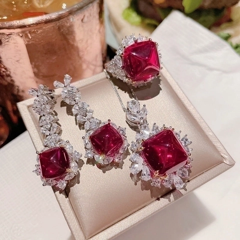 Luxuriöses Rotes Quadratisches Turmalin Schmuckset Kupfer Zirkon Anhänger Verstellbarer Ring Ohrringe Für Frauen