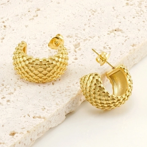 Pendientes De Aro En Forma De C Acero Inoxidable Chapado En Oro De 18K Retro Puntos Texturizado Geométrico Para Mujeres