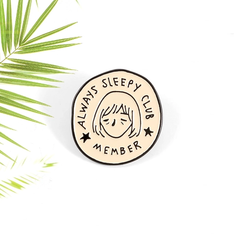 Cartoon Always Sleepy Club Member Emaille Anstecknadel Runde Legierung Brosche Humorvoll Verschlafenes Gesicht Abzeichen Für Rucksack Kleidung