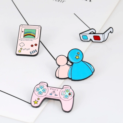 Retro Gaming Enamel Brooch Pins Zinc Alloy Drip Oil Pink Console Handheld Controller 3D Glasses Kawaii Novelty Jewelry