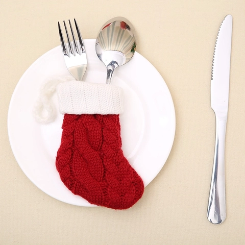Porte-Couverts Chaussette de Noël en Tricot Rouge Blanc Torsades Mini Chaussette Décoration de Table Articles de Fête Housse de Table
