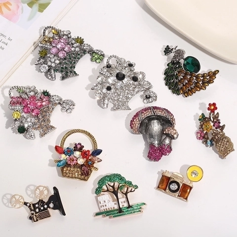 Vintage Legierung Brosche Nadel Mit Strass Blumenkorb Kamera Pfau Design Für Damen Schmuck Zubehör Geschenk