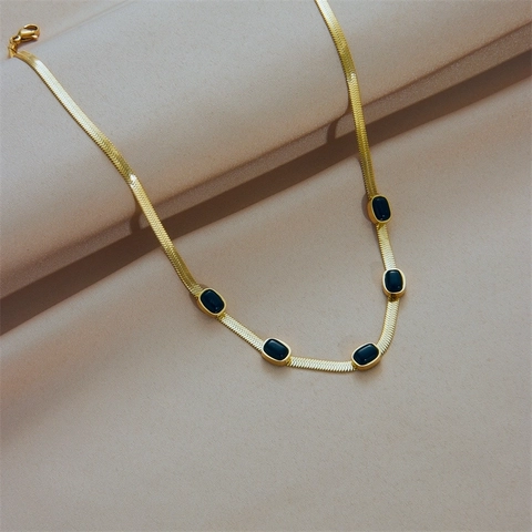 Vintage Fashion Titanium Steel Snake Bone Chain Black Rhinestone Pendant Necklace Gold Plated Commuting Jewelry For Women