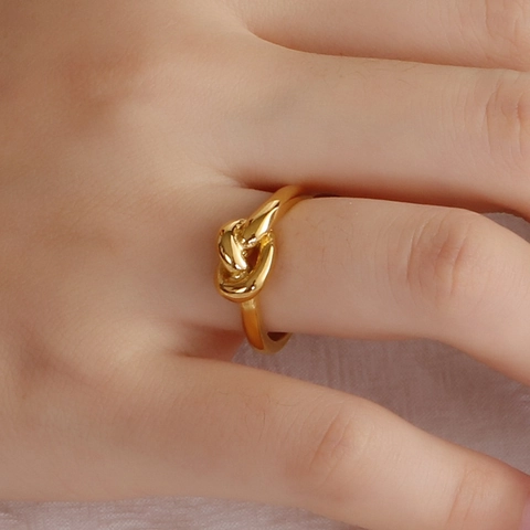 Knoten Ring 18K Vergoldeter Titanstahl Eleganter Liebesknoten Minimalistischer Schmuck Für Damen