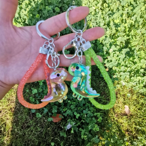 Llavero de Dinosaurio de Acrílico Iridiscente Con Correa Tejida de Strass Colgante de Bolso de Dino de Dibujos Animados Cierre Plateado Accesorios