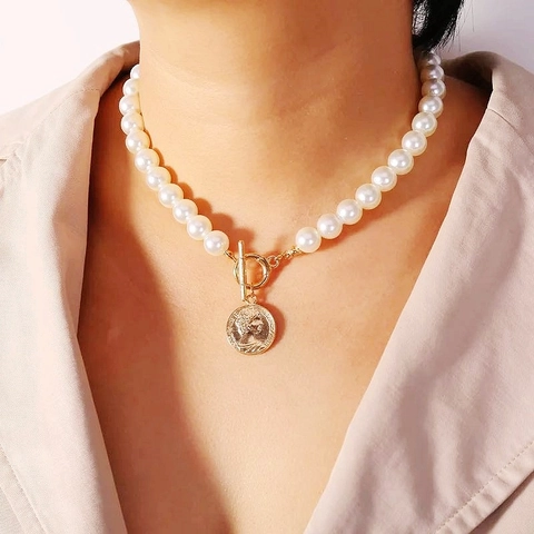 Collar De Perlas Artificiales Sintéticas Con Colgante De Moneda De Aleación Joyería Vintage Elegante Para Mujer