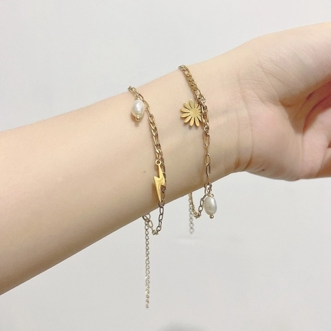 Stainless Steel Bracelet For Women With 18K Gold Plated Figaro Chain Artificial Baroque Pearl Daisy Lightning Bolt Charm Jewelry