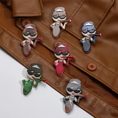 Audrey Hepburn Style Acrylic Brooch Pin Cartoon Figure Vintage Rhinestone Corsage For Clothing Bags Women Accessories
