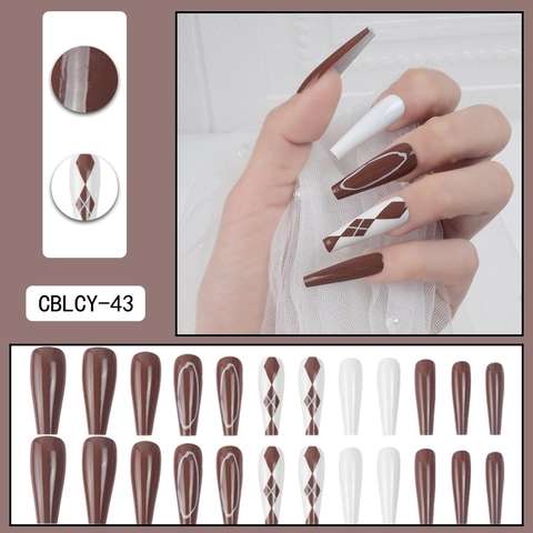 Unghie Finte Coffin Lunghe Ballerina Marrone Bianco Motivo Rombi Design Linee Minimaliste Lucide Manicure Artificiale