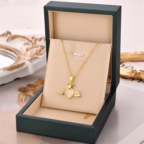 Collana con Pendente a Cuore di Angelo in Acciaio al Titanio per Donna Placcata Oro Ali di Corona Zirconia Pietra Occhio di Gatto Gioielli
